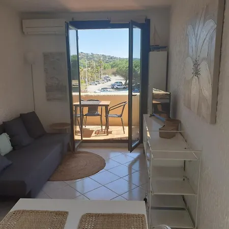 3 Pieces Face Et St-tropez Appartement